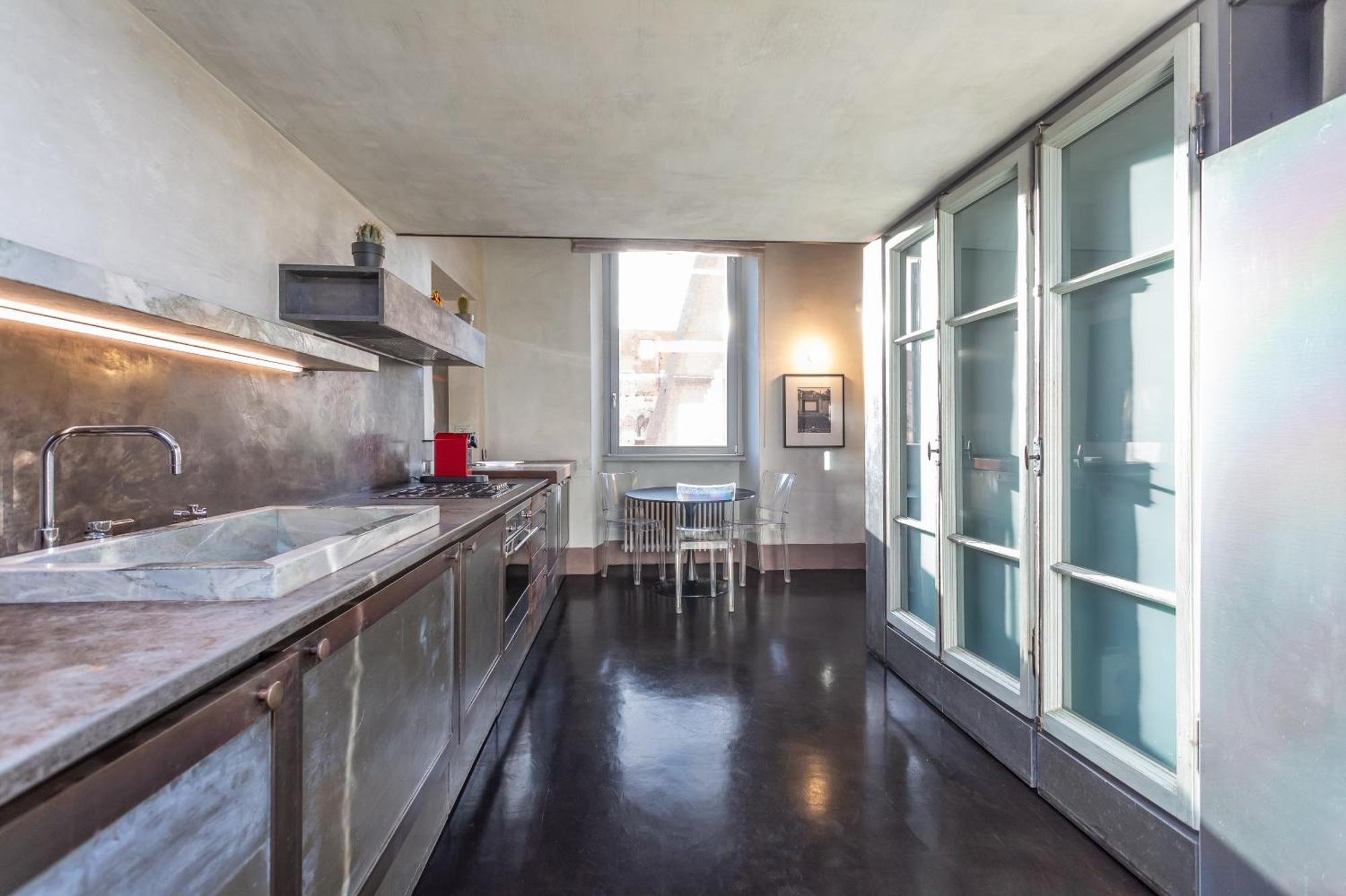 Iconic Apartment With Unique Colosseum View Rome Exterior photo